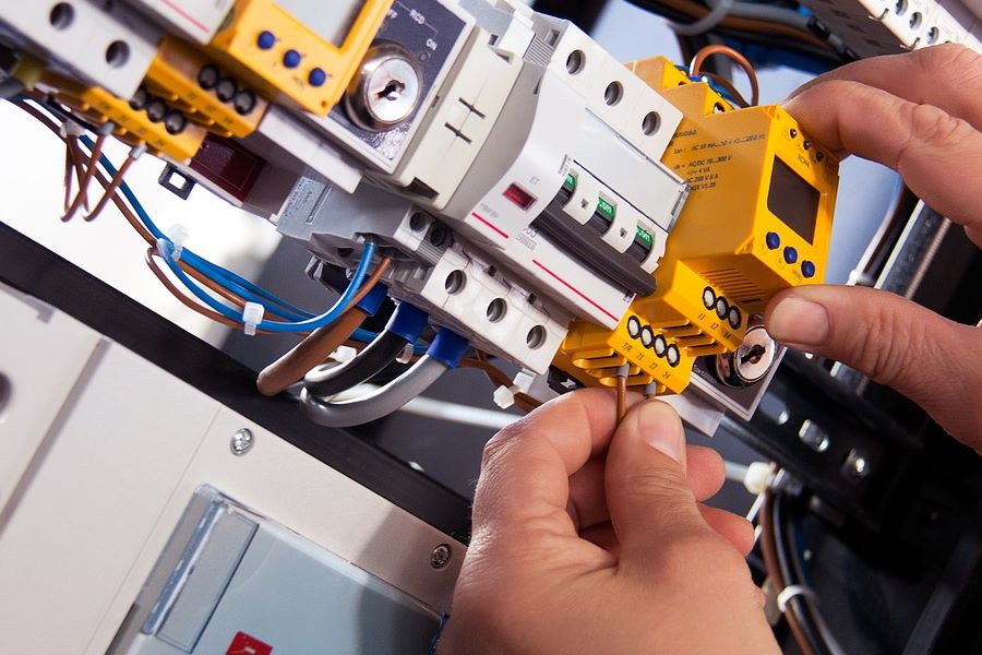 Osprzęt elektryczny w domowej instalacji - tablica rozdzielcza.